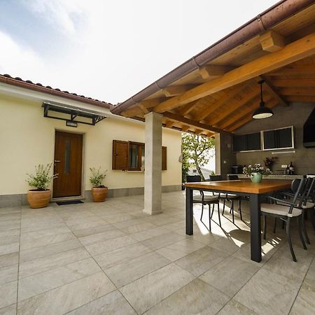 Casa Tilia Villa Sapjane Eksteriør bilde