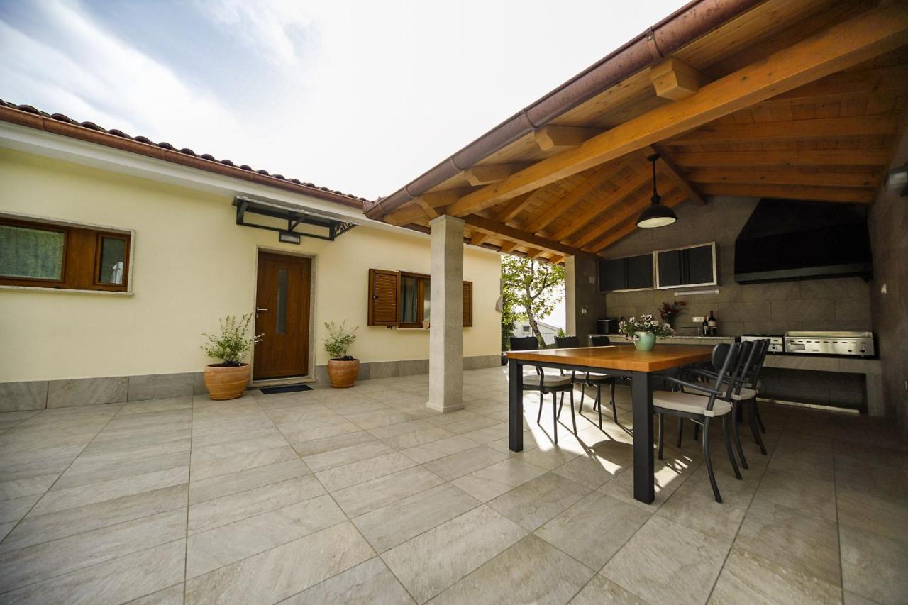 Casa Tilia Villa Sapjane Eksteriør bilde